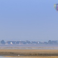 Mongolfière en vol au dessus de la baie de Somme