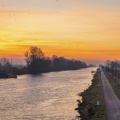 Le canal de la Somme près de Saint-Valery-sur-Somme à l'aube.