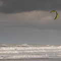 Kitesurf le long de la plage