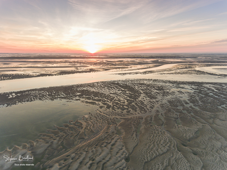 La pointe du Hourdel et les bancs de sable de la baie de Somme à marée basse