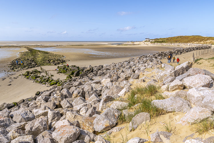 Les enrochements qui protègent la dune de la mer en Baie d'Authie
